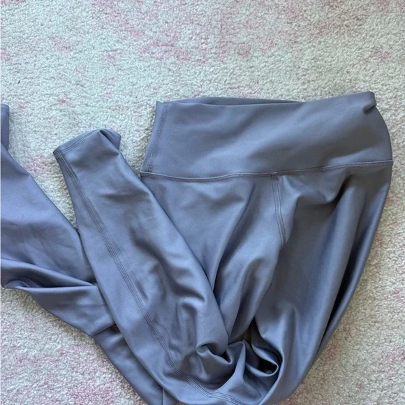 ALO Yoga Lavender High-Waisted Leggings - Picture 4 of 5